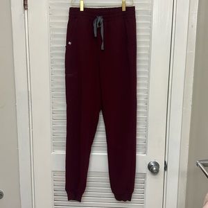 Figs tall small joggers-maroon